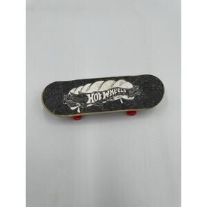 Hot Wheels Tony Hawk Finger Skateboard with Red Wheels, Taco, & Lime Belly